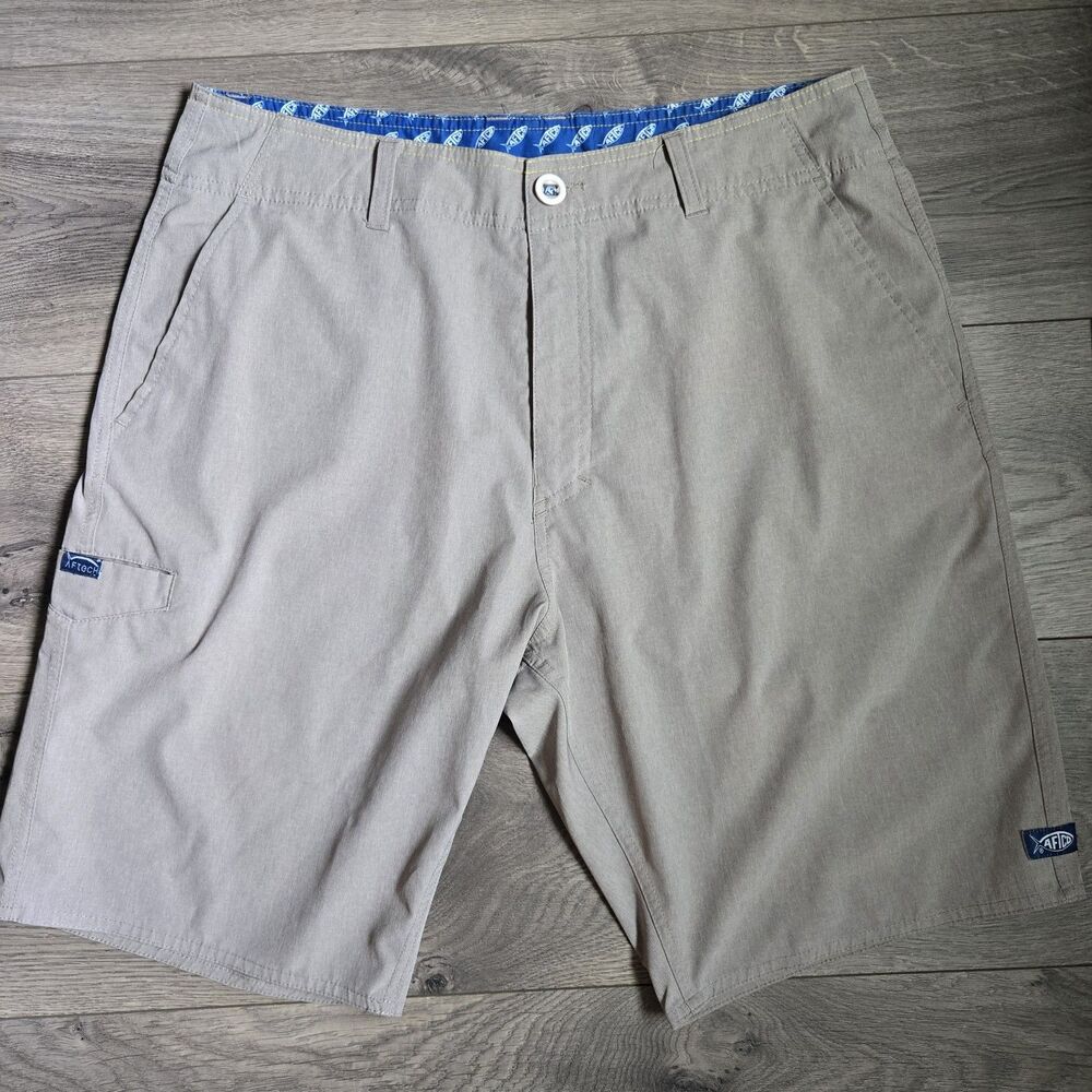 AFTCO Mens 32 Tan Hybrid Fishing Shorts Stretch Utility  Pockets Boardshort